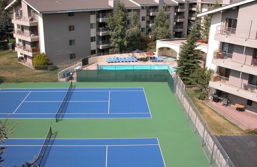 Avon Condo | Luxury Condo w/FREE WiFi, Parking, Heated Pool, Hot Tubs, Skier Shuttle