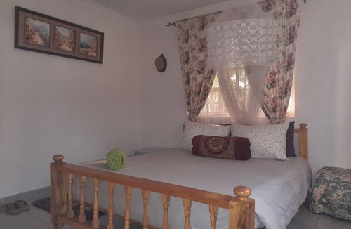 Amboseli Bed & Breakfast | Marigold Park B&B