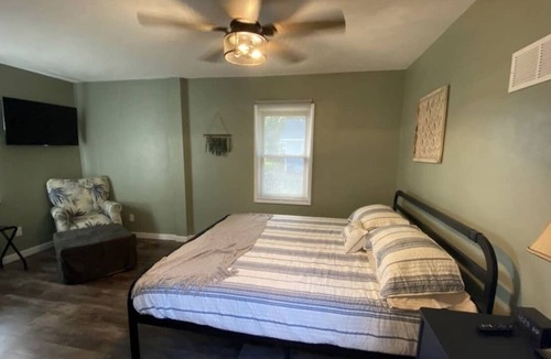 Havana House | McCarthy Lake House- arcade games, beach & views.