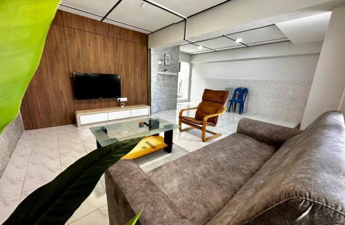 Gelugor House | Molek Vacation Home