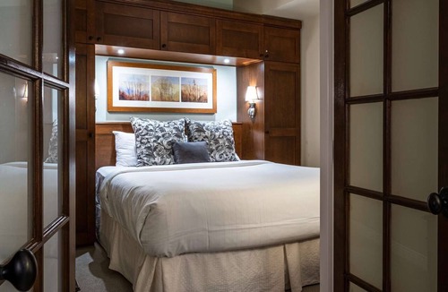 Mont-Tremblant Hotel | Mont-Tremblant - Château Beauvallon - One Bedroom Family Suite-Free resort shuttle!