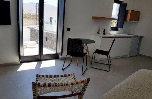 Monolithos House | myLithos Suites