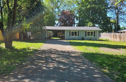 Sequim House | New Cozy Beach Bungalow, only a 1/2 mile walk to beautiful quiet Beach