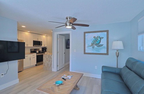 Siesta Key Cottage | Nook Cottage Across street from beach and Heated Pool