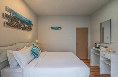 Maafushi Hotel | Ocean Pearl : Deluxe Double Room with balcony