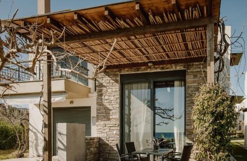 Kalamitsi Apartment | Pelagos Paradise Seafront Villa by Booking Kottas