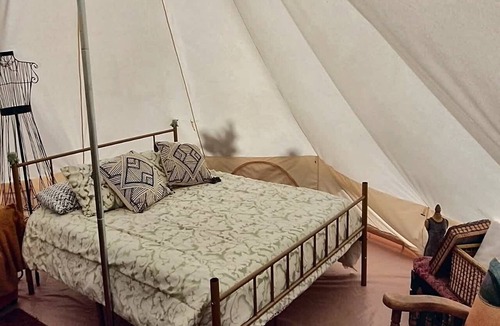 San Antonio de las Minas RV Rental | Private Jacuzzi | Mountain View | Wine Country