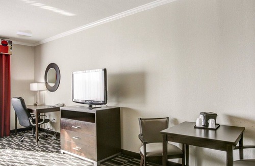 Bryan Hotel | Quality Inn & Suites Bryan-College Station
