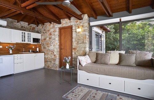 North Kynouria Villa | Residence and guesthouse by an isolated beach