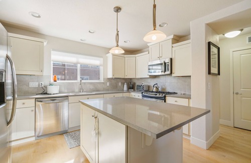 Longmont House | Retreat in quiet open concept townhome - 2 car garage, office,15 min to Boulder