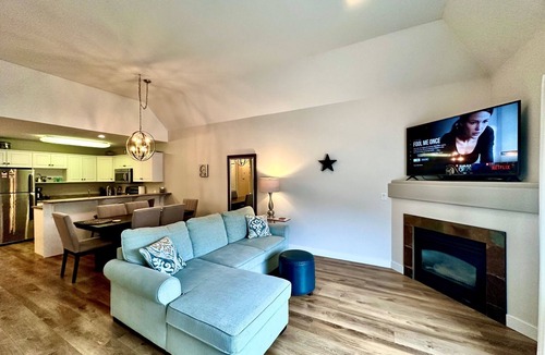 Sicamous Condo | Riverside Revive Condo w/Boat Slip, Outdoor Pool & Hot Tub, Cozy Outdoor Patio