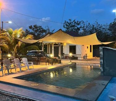 Sungai Baru Tengah Villa | Rumah Armand 3 Bedroom with Swimming Pool Pengkalan Balak Tg Bidara Masjid Tanah Melaka