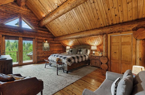 Purgatory Cabin | Rustic & Spacious Log Cabin w/Private Hot Tub, Amazing Views, 4 Miles to Ski