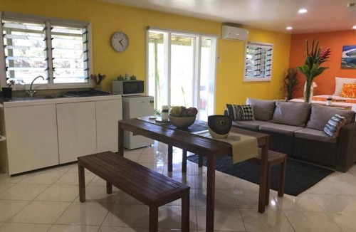 Matavera Apartment | ShineAwayHomes- Mountain view