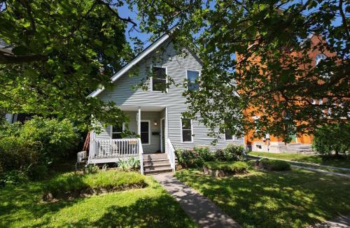 Oberlin House | Small Suite STEPS from Oberlin