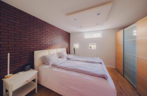 Innri-Njarthvik Apartment | Smart Luxury - Private Gym, Hot Tub & Sauna