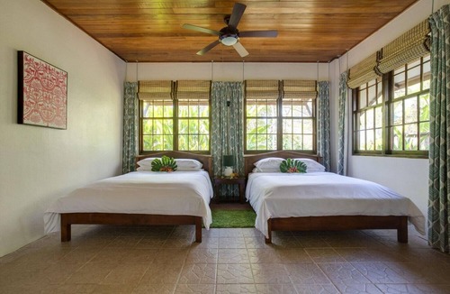 Negroman Resort | Spacious Double-Queen Casita w/Screened Porch & A/C - Steps to Treehouse Bar