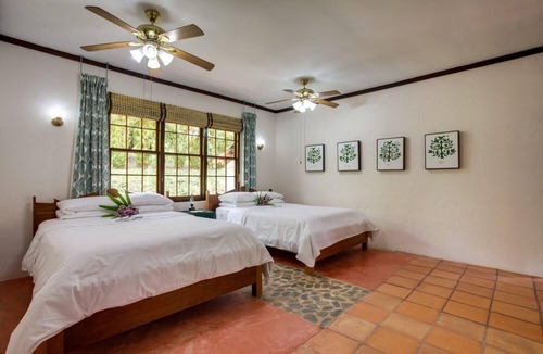 Negroman Resort | Spacious Double-Queen Casita w/Screened Porch & A/C - Steps to Treehouse Bar