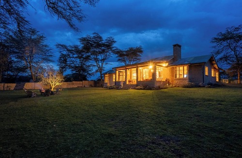 Naivasha House | Spacious safari villa with 3 suites, gardens, and wildlife views on Lake Naivasha.