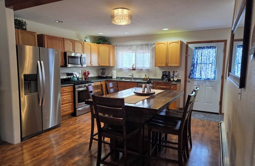 Alamosa House | Spacious - Three king rooms, two living rooms in a quiet neighborhood