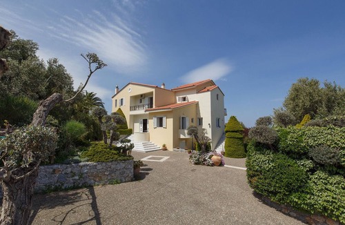 Xiro Chorio Villa | Spacious Villa With Full Privacy Next to the City & the Sandy Beach of Rethymno!