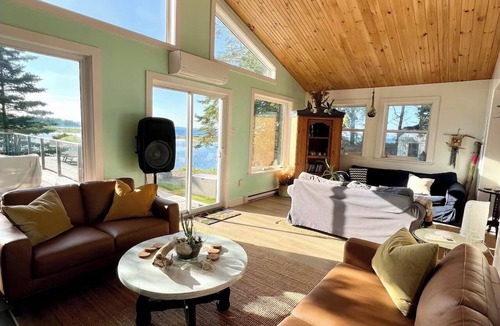 Halifax County House | St Margaret Bay Private Lake with Beach Access, hot tub, FP and firepit