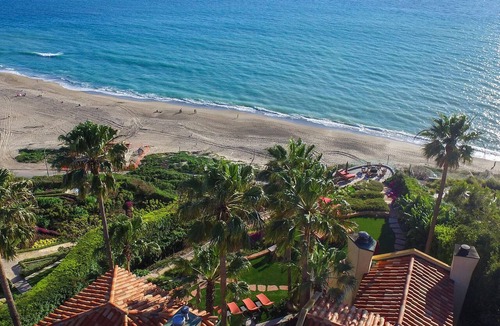 Central Malibu House | Stunning Malibu Oceanfront Estate w/2 Guesthouses, Pool, Tennis Court