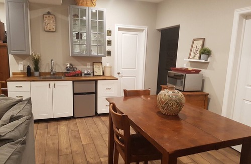 Thamesville Apartment | Stylish lower level apartment-Near nature, beaches, Rondeau PP
