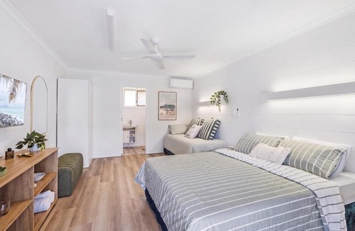 Mermaid Beach Hotel | Sugar Reef Motel