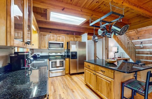 Seven Devils Cabin | Sunrise Summit - Hot tub, Game room, 3 King Beds + Bunk Room, Dog Friendly, AC