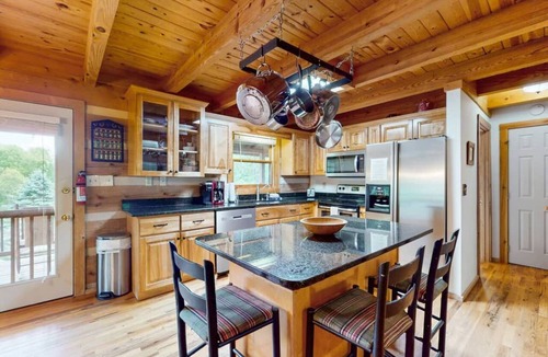 Seven Devils Cabin | Sunrise Summit - Hot tub, Game room, 3 King Beds + Bunk Room, Dog Friendly, AC