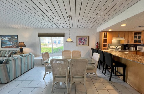 Seven Mile Beach Condo | Sunset Cove Your Dream Vacation is Affordable on Seven Mile Beach Grand Cayman.