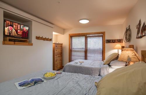 Driggs House | Teton Serenity by KABINO Community Hot Tub Fitness Center Near Grand Targhee Resort Electric Grill Sleeper Sofa