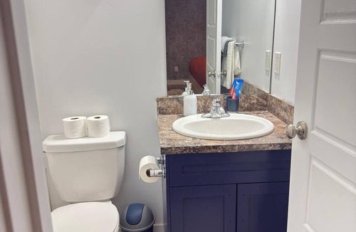 Regina House | The Boho-Chic Urban Retreat: 3BR Haven Near Downtown & General Hospital