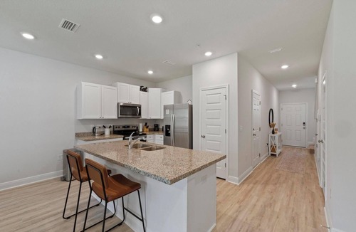 Ferry Pass House | The Canzy: Charming 3-bedroom townhome in welcoming Pensacola