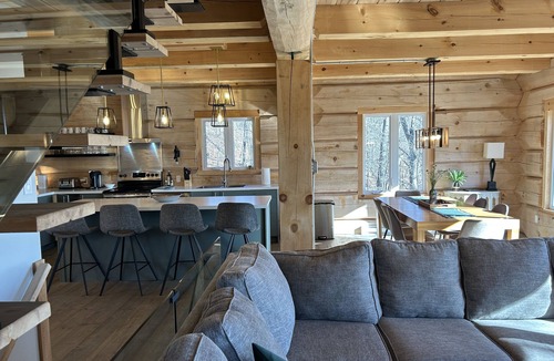 Les Collines-de-l'Outaouais Regional County Municipality Ski Chalet | The Cascade Range