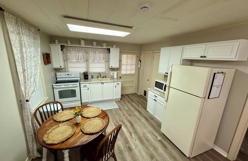 Prospect Other | The Farm Cottage ~ Newly Renovated Charming farmhouse nestled in TN landscape
