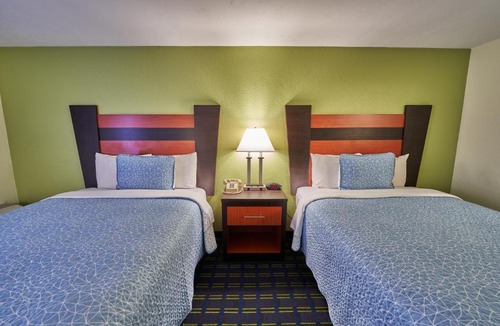 West Yarmouth Hotel | The Mariner Resort Cape Cod by The Red Collection