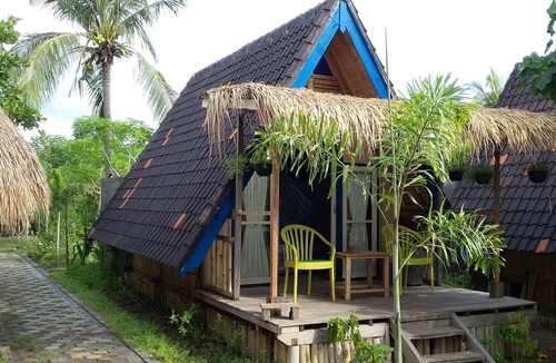 Kecamatan Lembar Cottage | The Only Beachfront Bungalow near Harbor