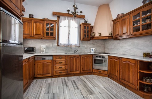 Dhrimiskos Villa | Traditional Villa with Sea & Mountain View - Including tours to our private farm