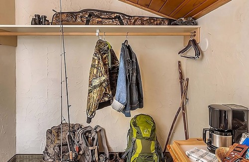 Moran Cabin | Unbelievable Find! 2 Accommodations ,Just Minutes away from Exciting Attraction!