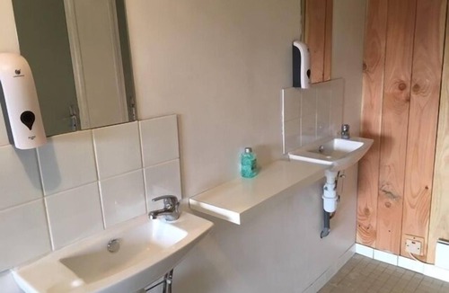 Domfront en Poiraie Cabin | Unique & serene 1-Bed Cabin close to Domfront