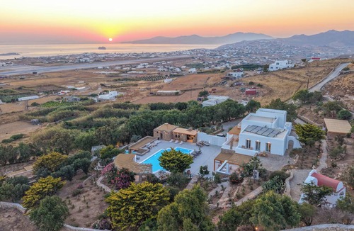 Paraga Villa | Unparalleled luxury and warmth meet sweeping Aegean blues - The ultimate Mykonos retreat
