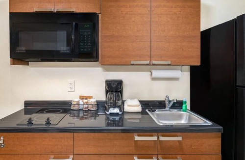 Cheyenne Hotel | Unwind in a Modern Cheyenne Room | Cheyenne Regional Airport - 3.3 miles away