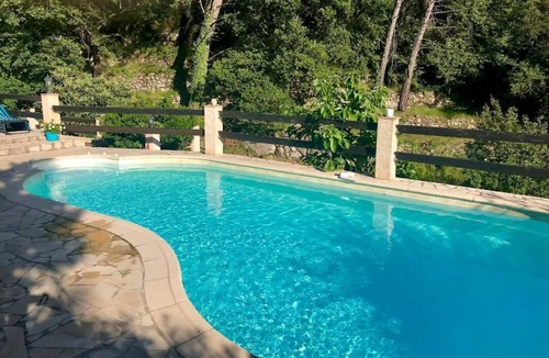 Bargemon House | Villa Bargemon with a swimming pool in a green setting