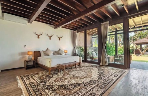 West Selemadeg Villa | Villa Breeze TWO in wonderful Tabanan! Daily breakfast and chef included!