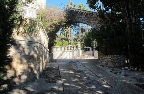 La Croix des Gardes Villa | Villa in Cannes 300 meters form the sea - 5 bedrooms, garden and swimming pool