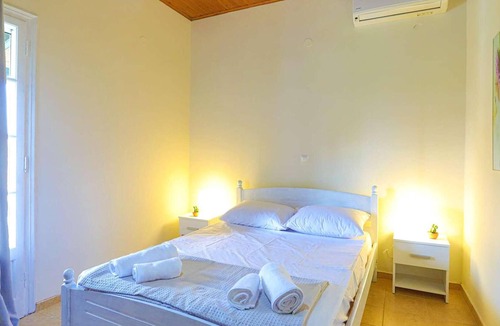 Arillas House | Villa Serenita is set in its own large grounds, enjoying lovely sea views, in a small traditional Co