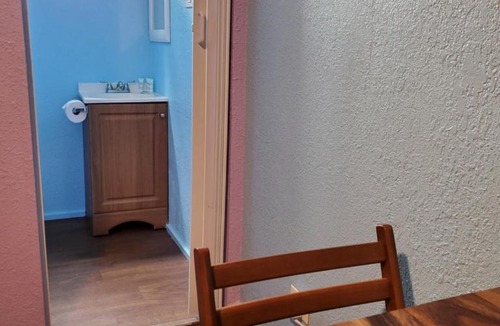 Wailuku Apartment | Wailuku Studio Twin Bunks + Streaming TV