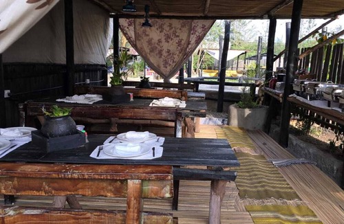 Nakuru Cabin | We are what peace looks like. Paradise next to wild Lake Nakuru National Park🐾